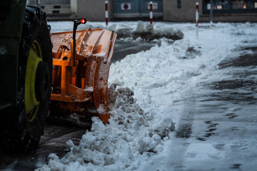 Erster Schnee im Salzburger Andräviertel Anfang Jänner – Schneeräumung startet scho