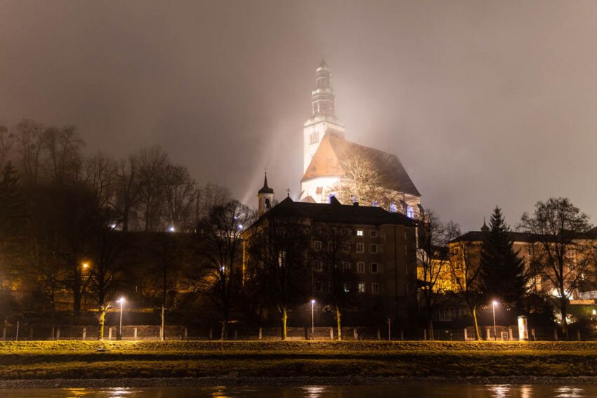 Nebelspaziergang im Dezember – Salzburg Müllner Kirche
